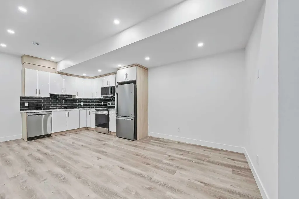 3538 43 Street SW Calgary AB T3E 3P5