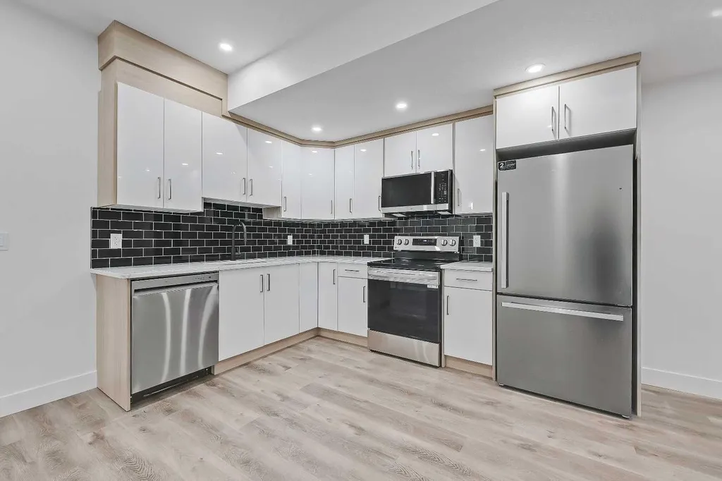 3538 43 Street SW Calgary AB T3E 3P5