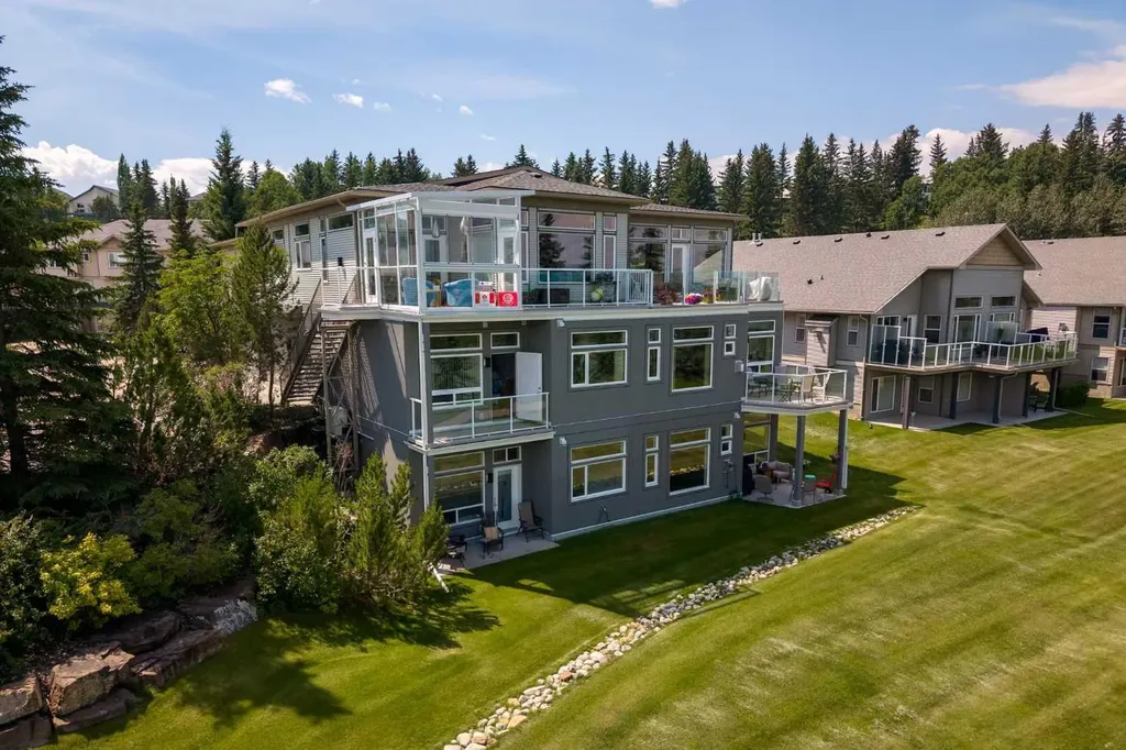 192 Crawford Drive Cochrane AB T4C 2G8