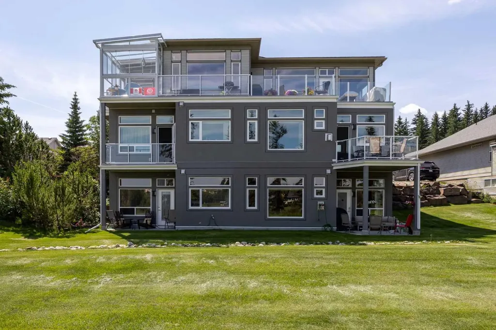 192 Crawford Drive Cochrane AB T4C 2G8