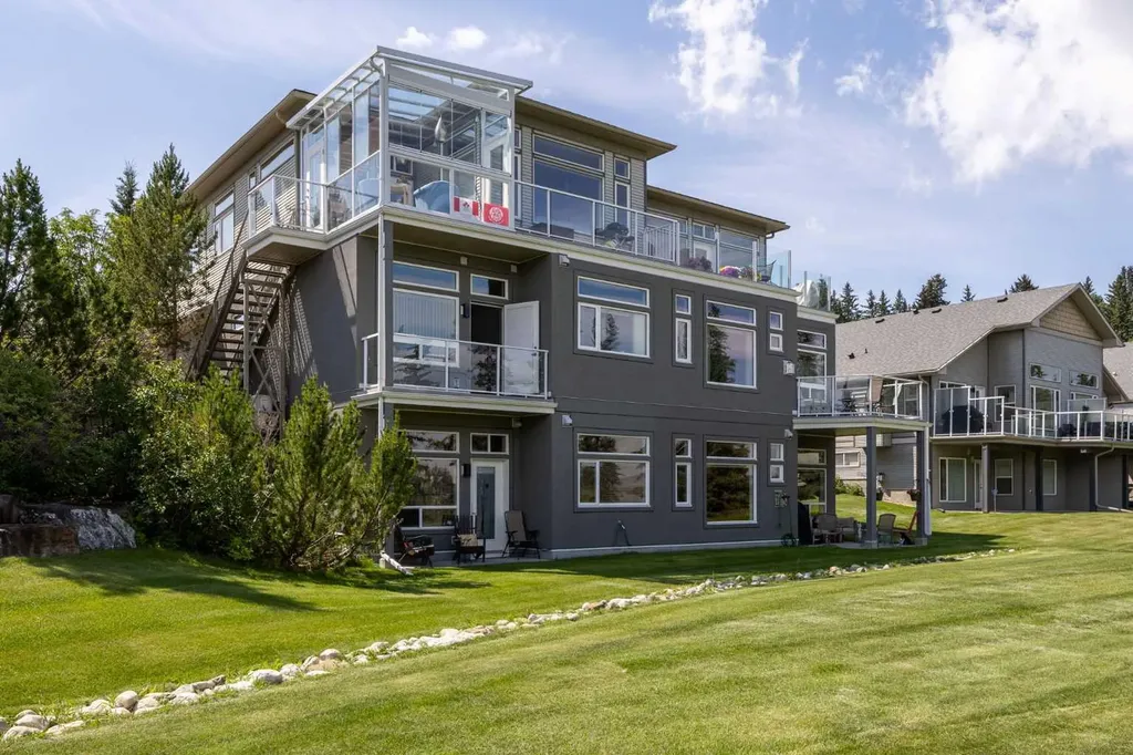 192 Crawford Drive Cochrane AB T4C 2G8