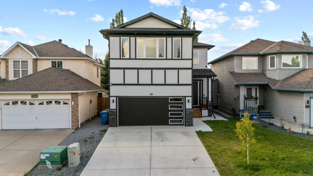 136 Douglas Ridge Green SE Calgary AB T2Z 2T3