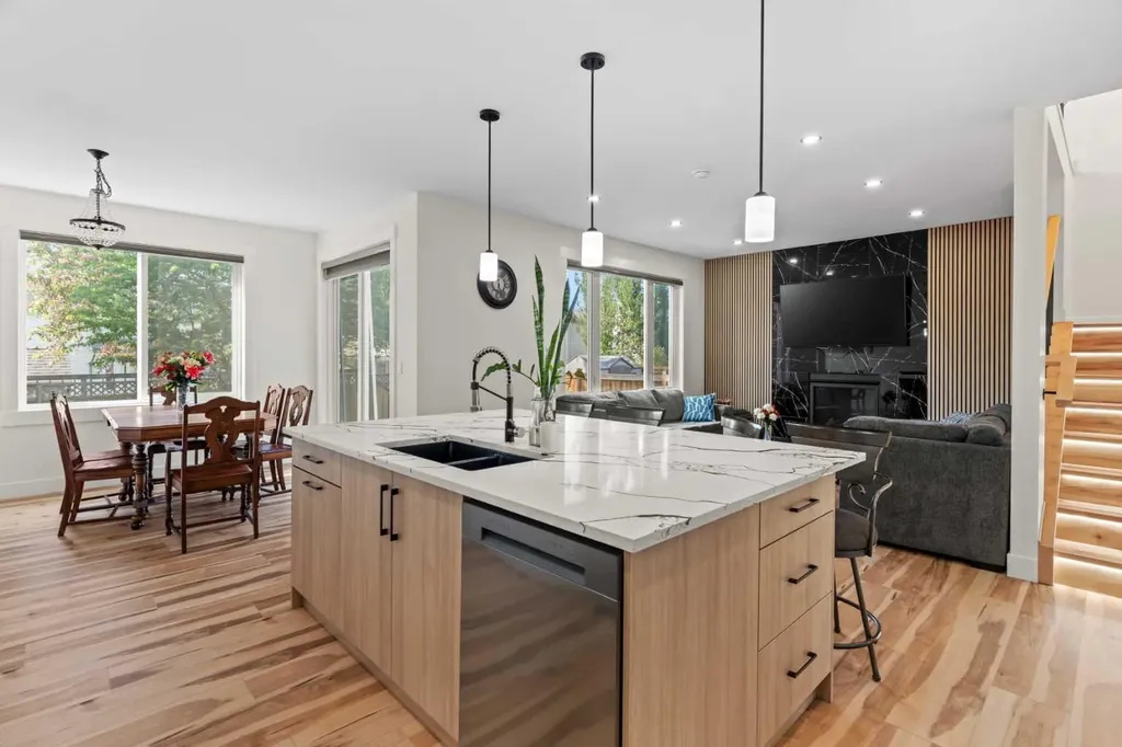 136 Douglas Ridge Green SE Calgary AB T2Z 2T3
