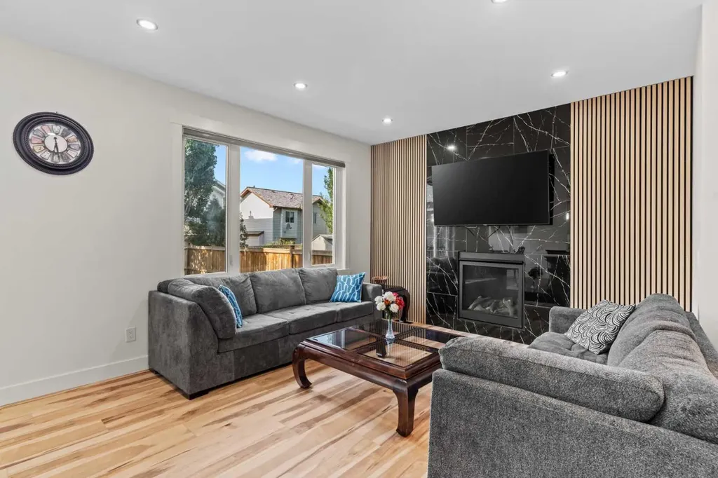 136 Douglas Ridge Green SE Calgary AB T2Z 2T3