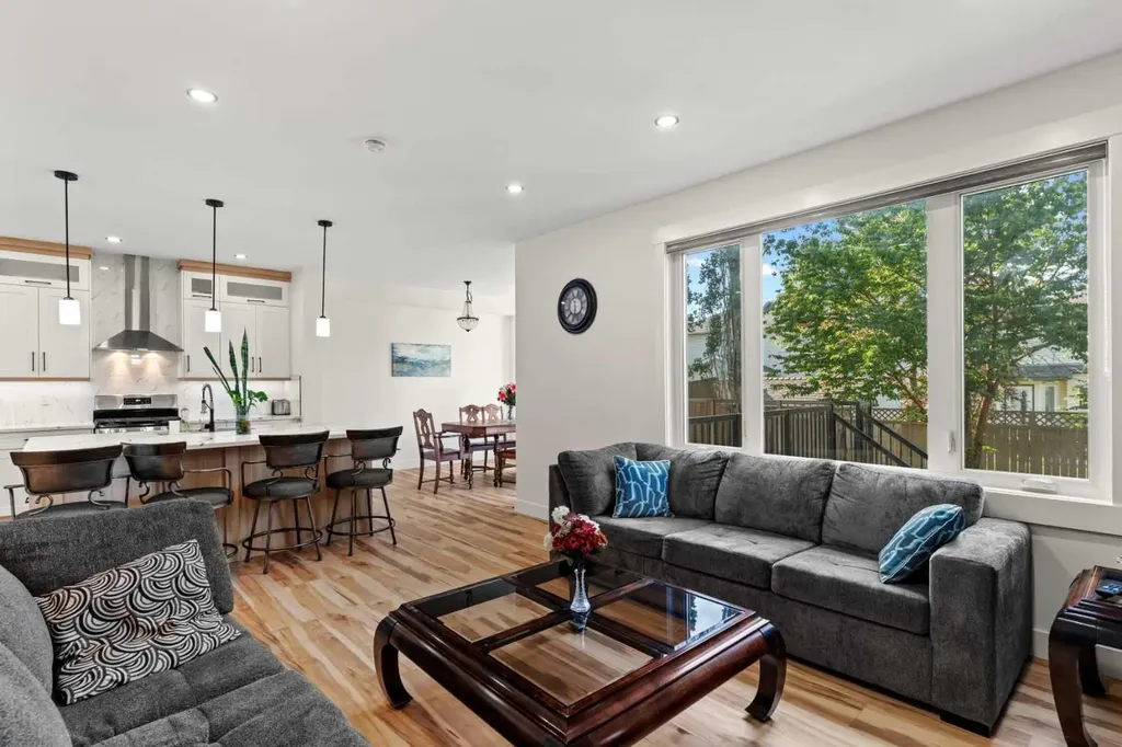 136 Douglas Ridge Green SE Calgary AB T2Z 2T3