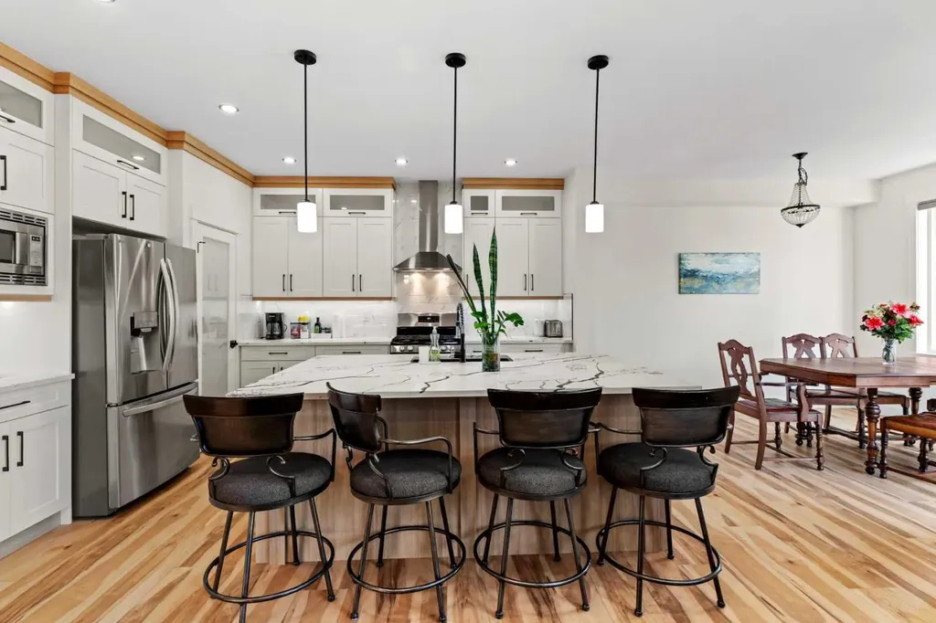 136 Douglas Ridge Green SE Calgary AB T2Z 2T3