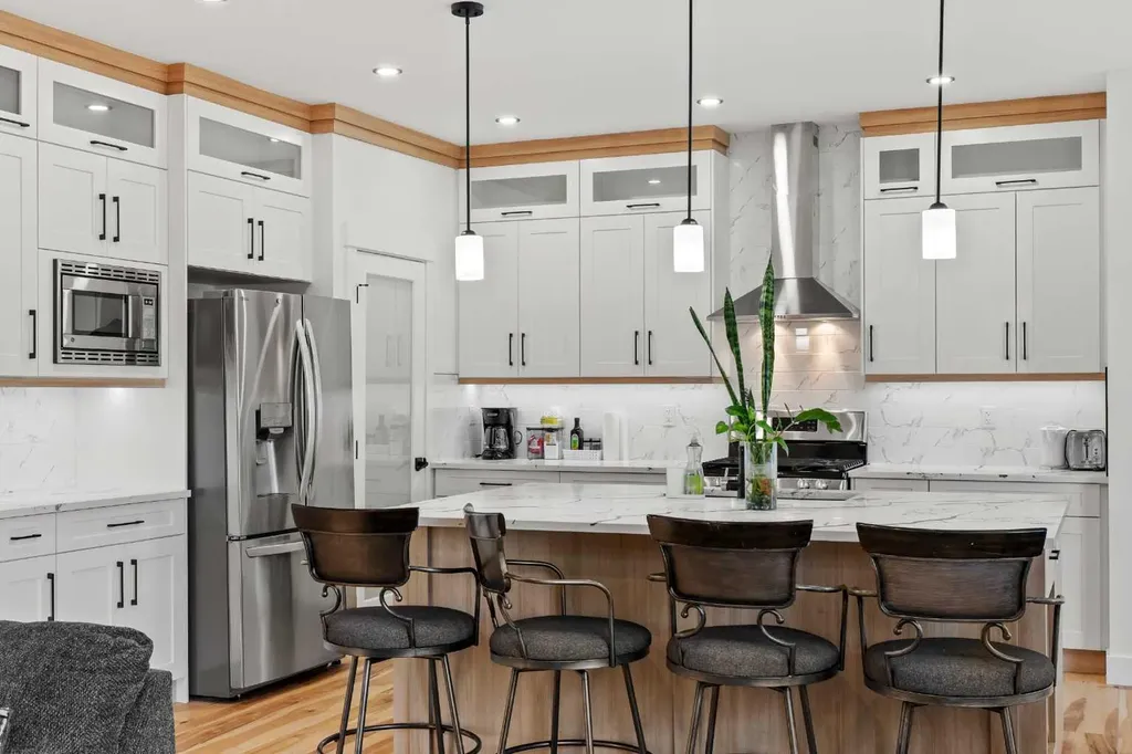136 Douglas Ridge Green SE Calgary AB T2Z 2T3