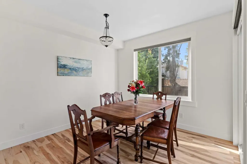 136 Douglas Ridge Green SE Calgary AB T2Z 2T3