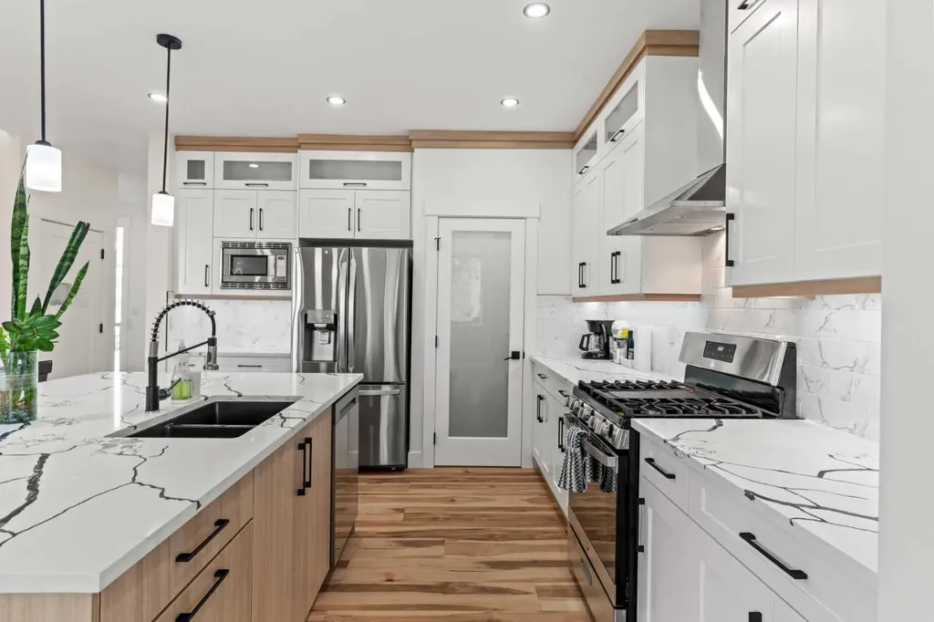 136 Douglas Ridge Green SE Calgary AB T2Z 2T3