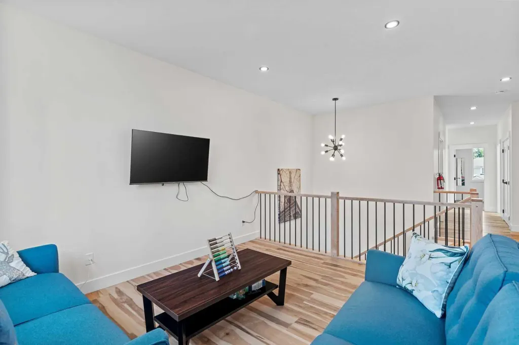136 Douglas Ridge Green SE Calgary AB T2Z 2T3