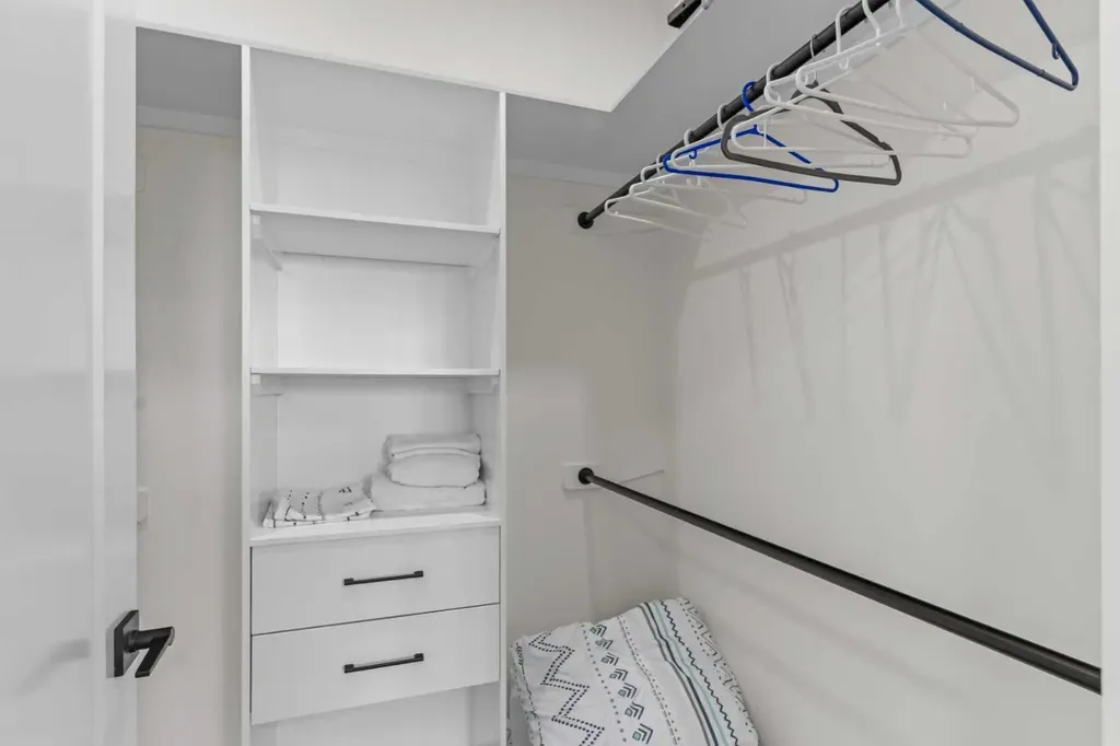 136 Douglas Ridge Green SE Calgary AB T2Z 2T3