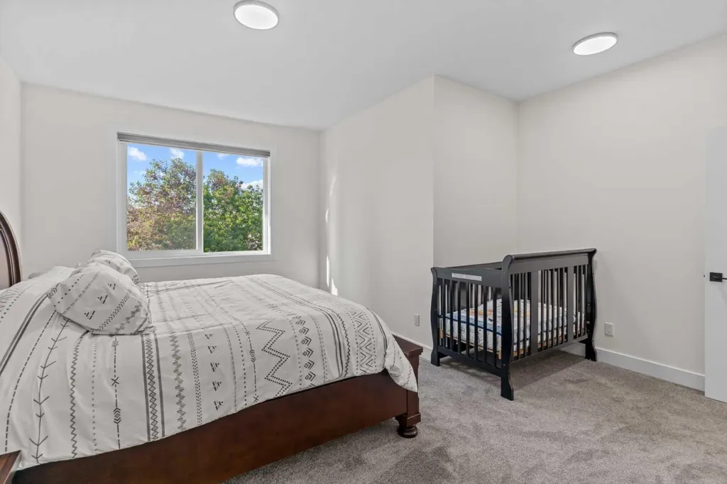 136 Douglas Ridge Green SE Calgary AB T2Z 2T3
