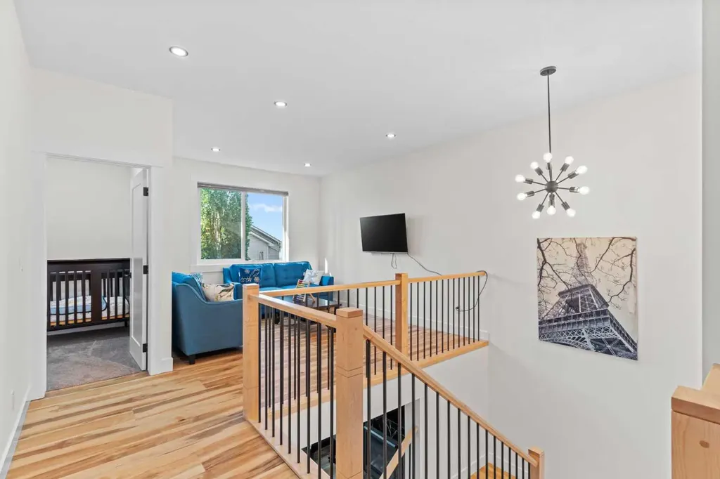136 Douglas Ridge Green SE Calgary AB T2Z 2T3
