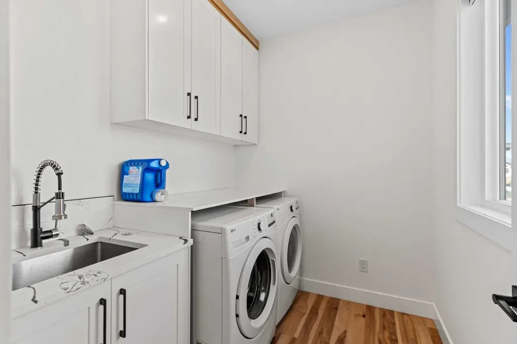 136 Douglas Ridge Green SE Calgary AB T2Z 2T3