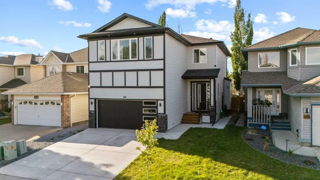 136 Douglas Ridge Green SE Calgary AB T2Z 2T3