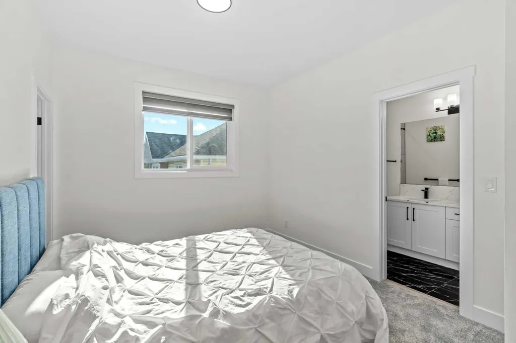 136 Douglas Ridge Green SE Calgary AB T2Z 2T3