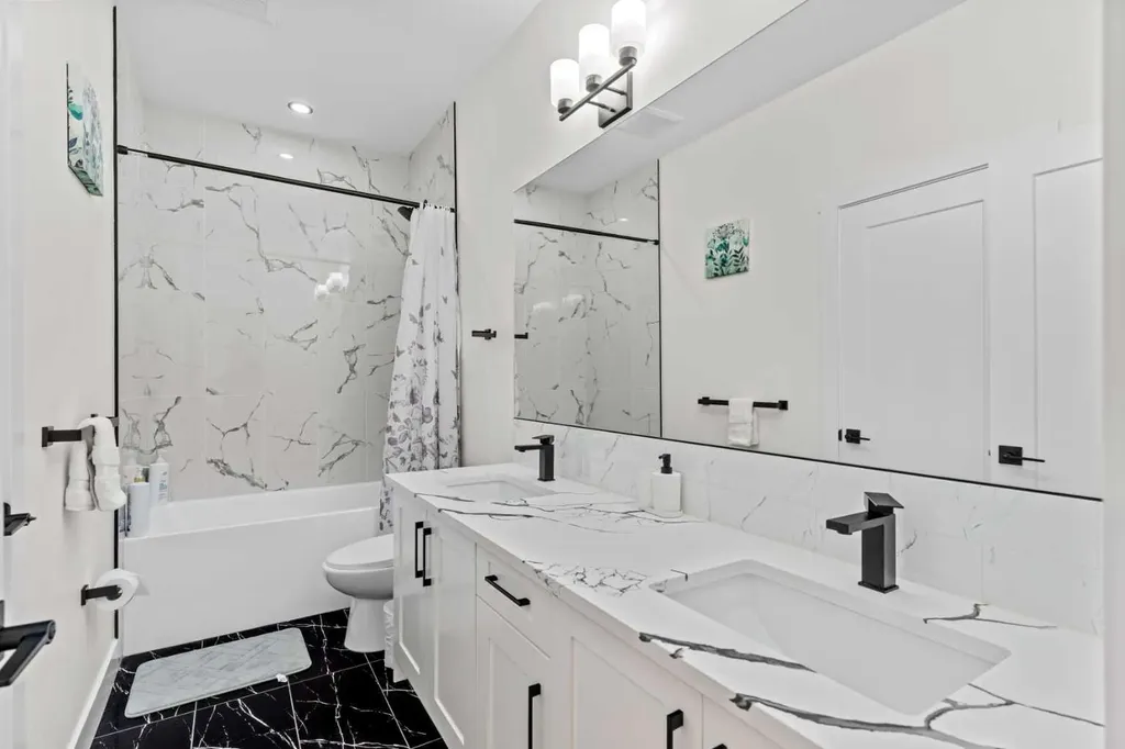 136 Douglas Ridge Green SE Calgary AB T2Z 2T3