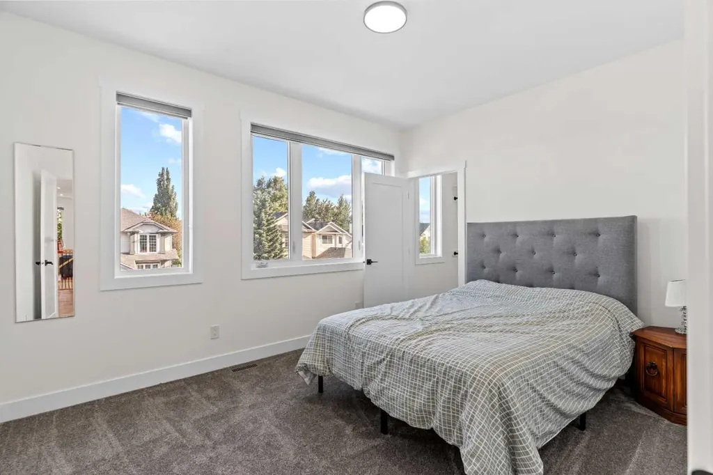 136 Douglas Ridge Green SE Calgary AB T2Z 2T3