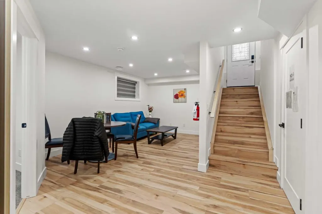 136 Douglas Ridge Green SE Calgary AB T2Z 2T3