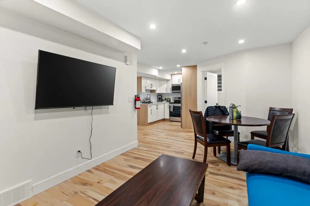 136 Douglas Ridge Green SE Calgary AB T2Z 2T3