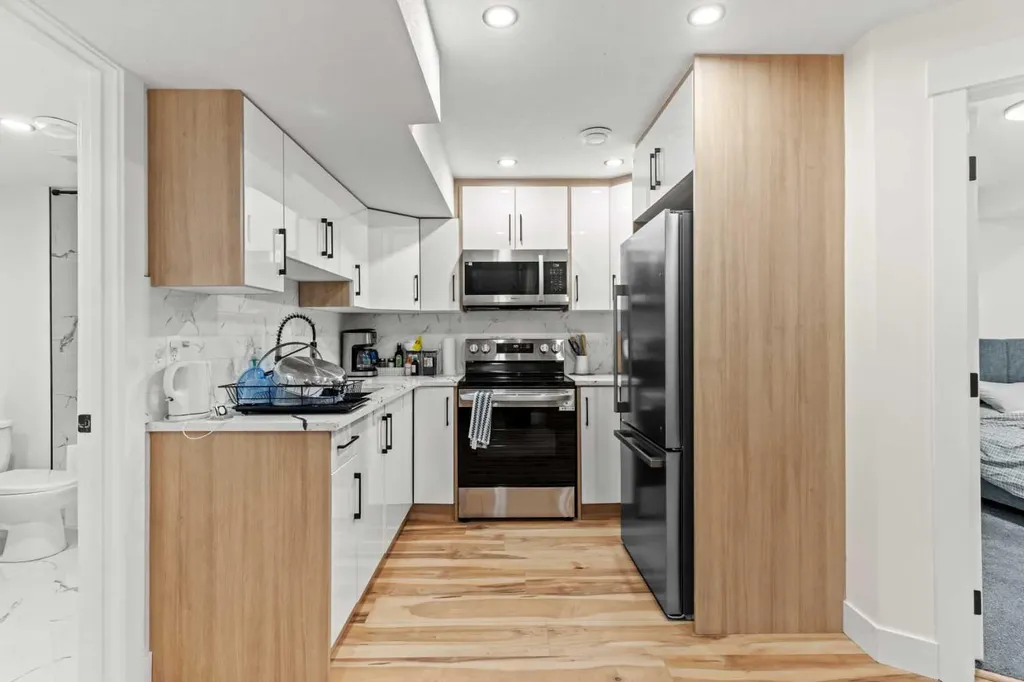 136 Douglas Ridge Green SE Calgary AB T2Z 2T3