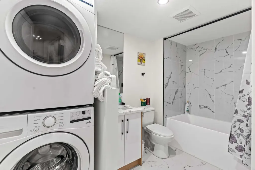136 Douglas Ridge Green SE Calgary AB T2Z 2T3