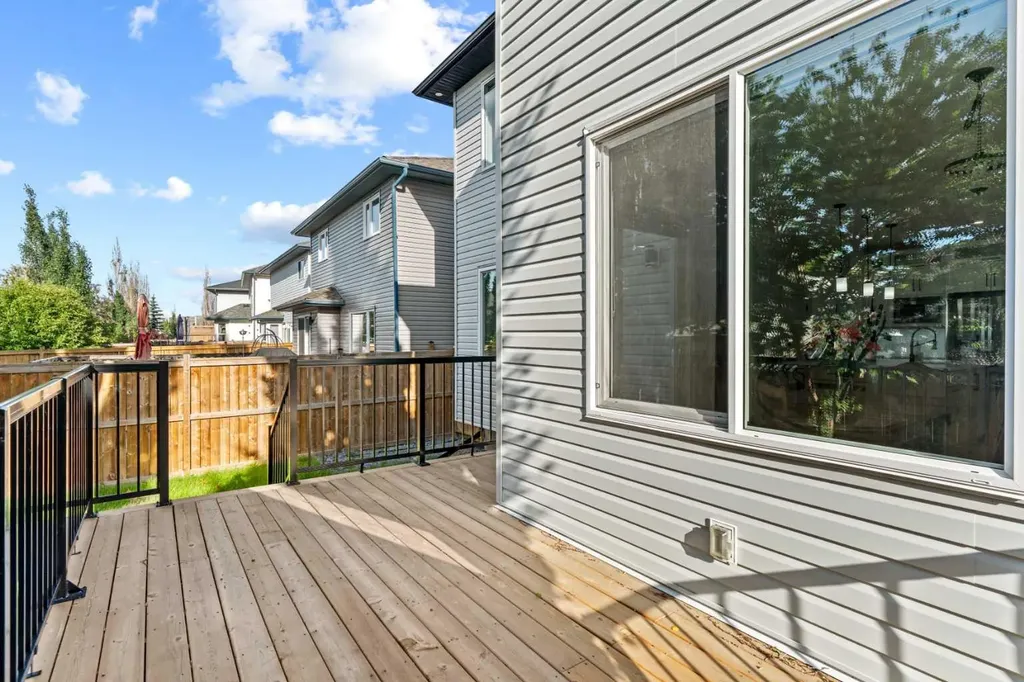 136 Douglas Ridge Green SE Calgary AB T2Z 2T3