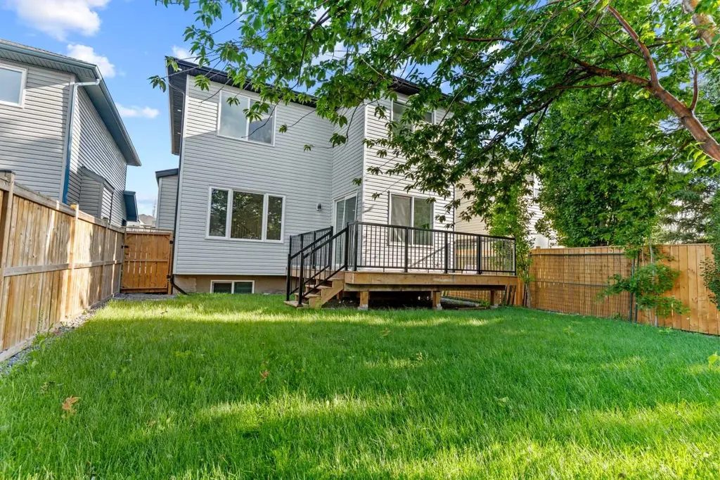 136 Douglas Ridge Green SE Calgary AB T2Z 2T3