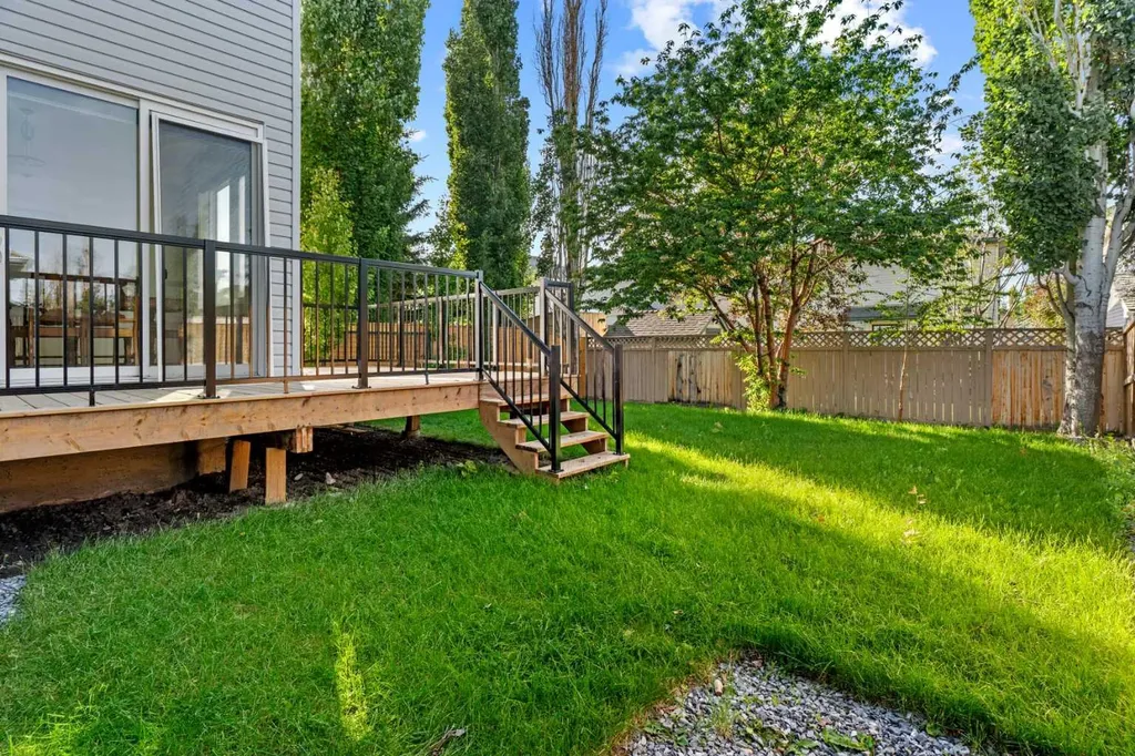 136 Douglas Ridge Green SE Calgary AB T2Z 2T3