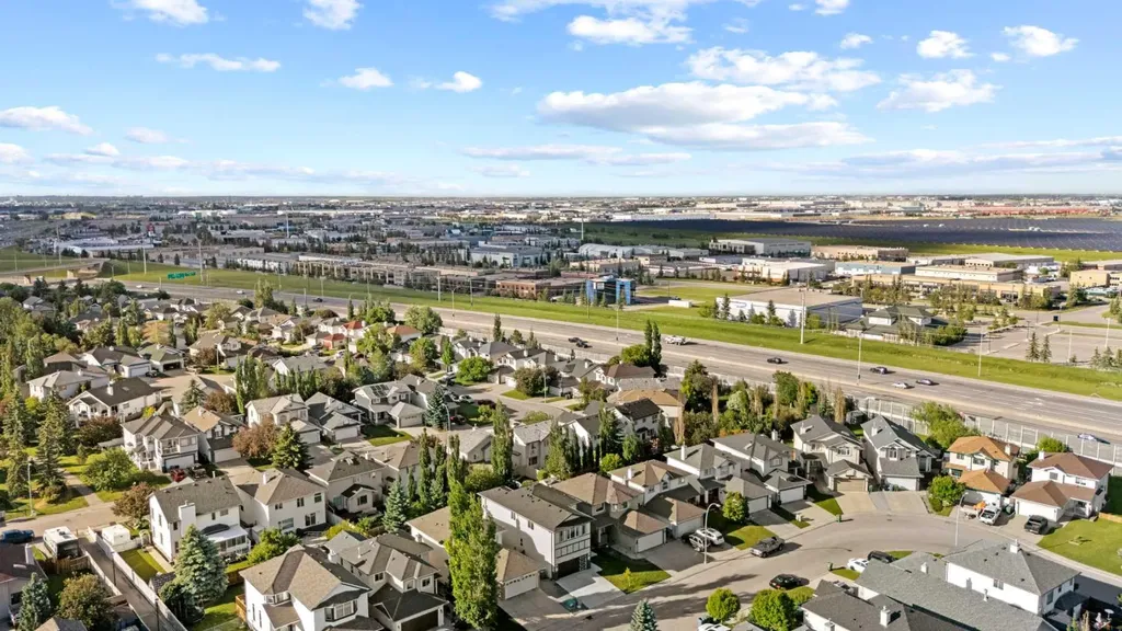 136 Douglas Ridge Green SE Calgary AB T2Z 2T3