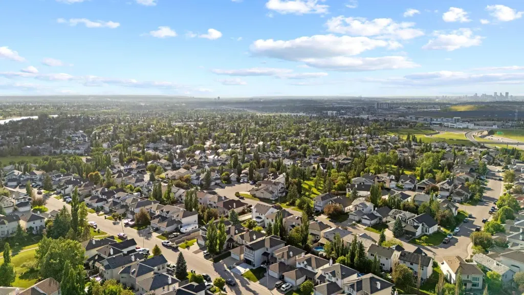 136 Douglas Ridge Green SE Calgary AB T2Z 2T3
