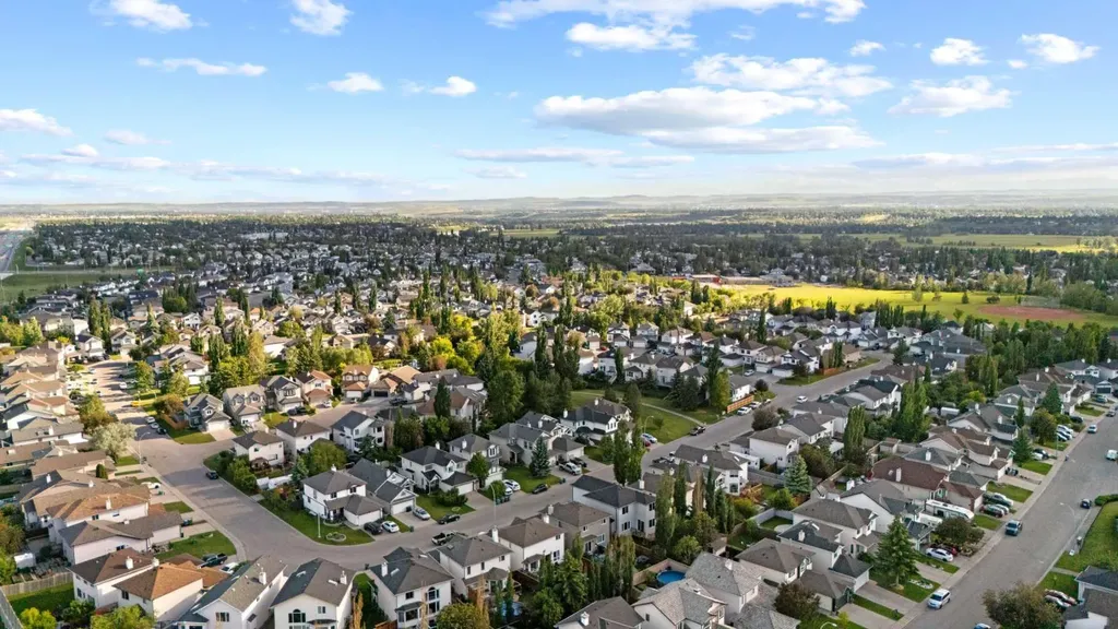 136 Douglas Ridge Green SE Calgary AB T2Z 2T3