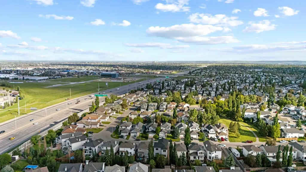 136 Douglas Ridge Green SE Calgary AB T2Z 2T3