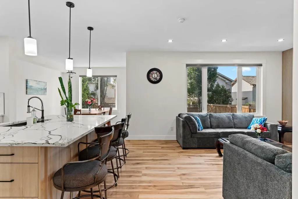136 Douglas Ridge Green SE Calgary AB T2Z 2T3