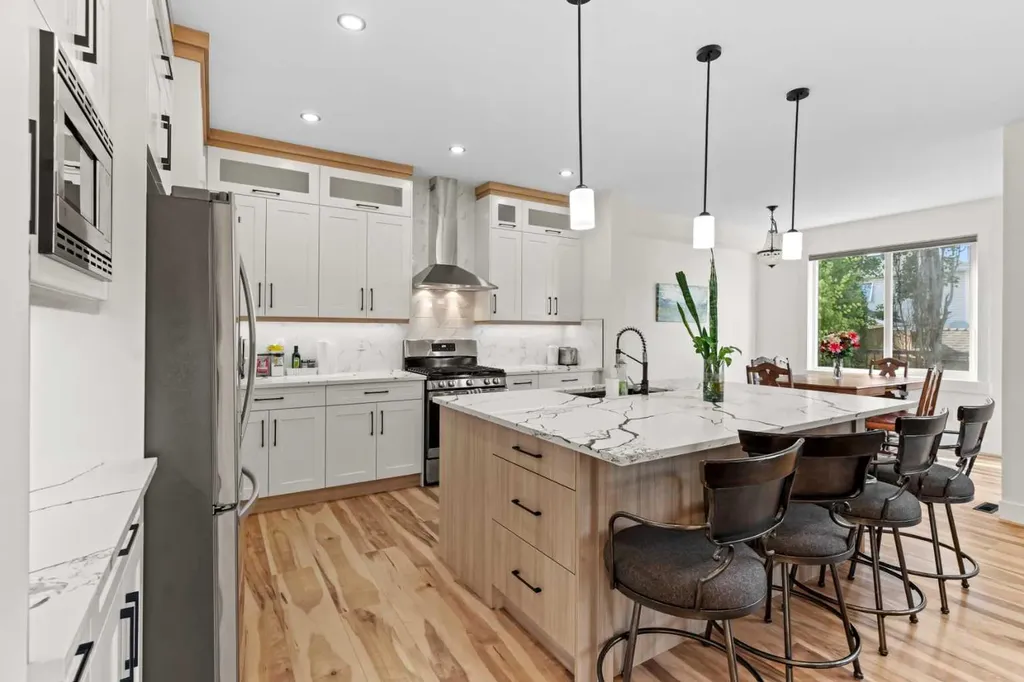 136 Douglas Ridge Green SE Calgary AB T2Z 2T3