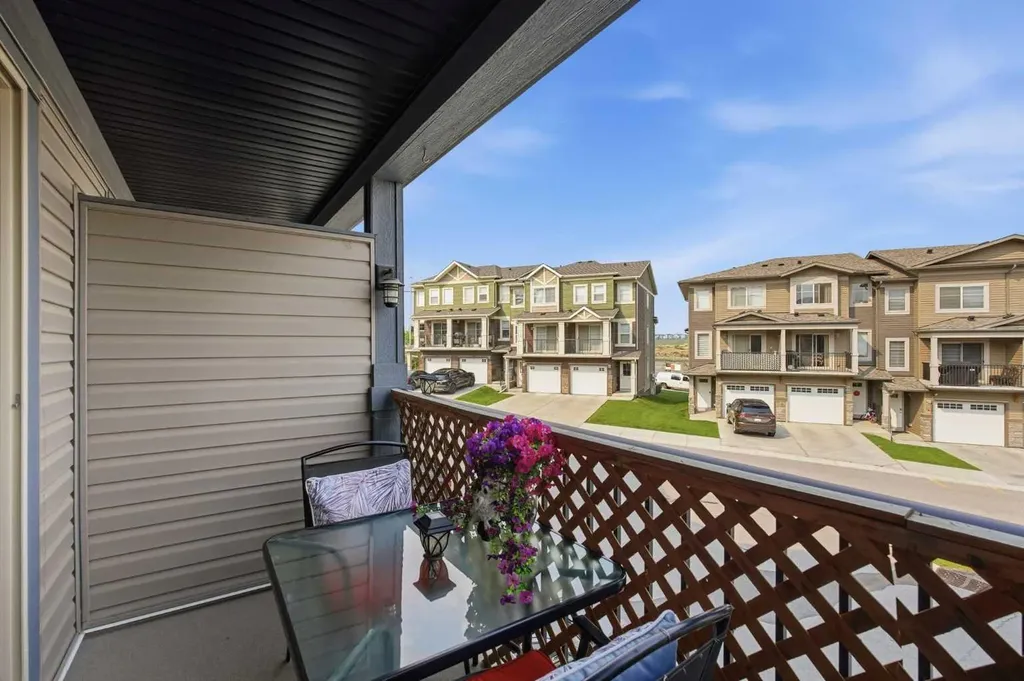 445 Sage Hill Grove NW Calgary AB T3R 0Z8