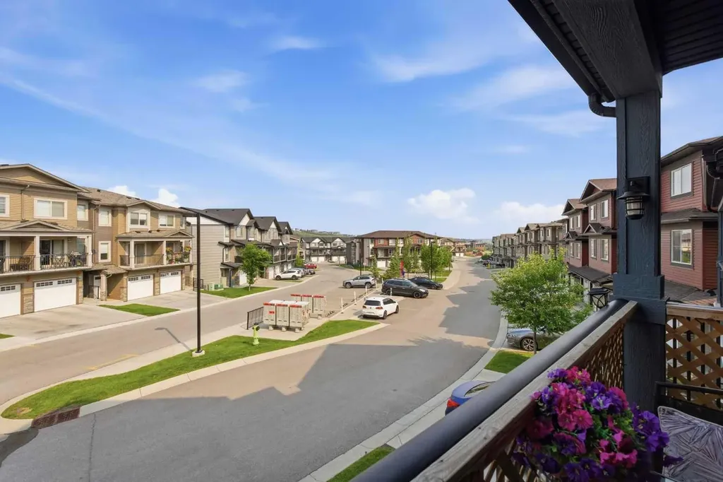 445 Sage Hill Grove NW Calgary AB T3R 0Z8