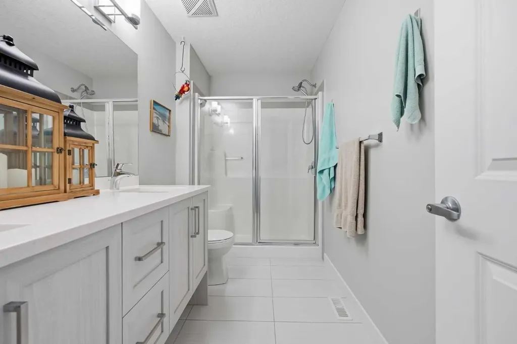445 Sage Hill Grove NW Calgary AB T3R 0Z8