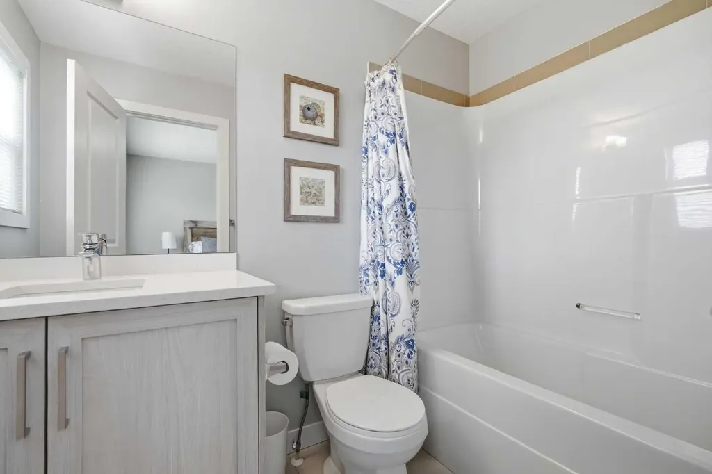 445 Sage Hill Grove NW Calgary AB T3R 0Z8
