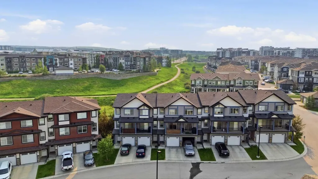 445 Sage Hill Grove NW Calgary AB T3R 0Z8