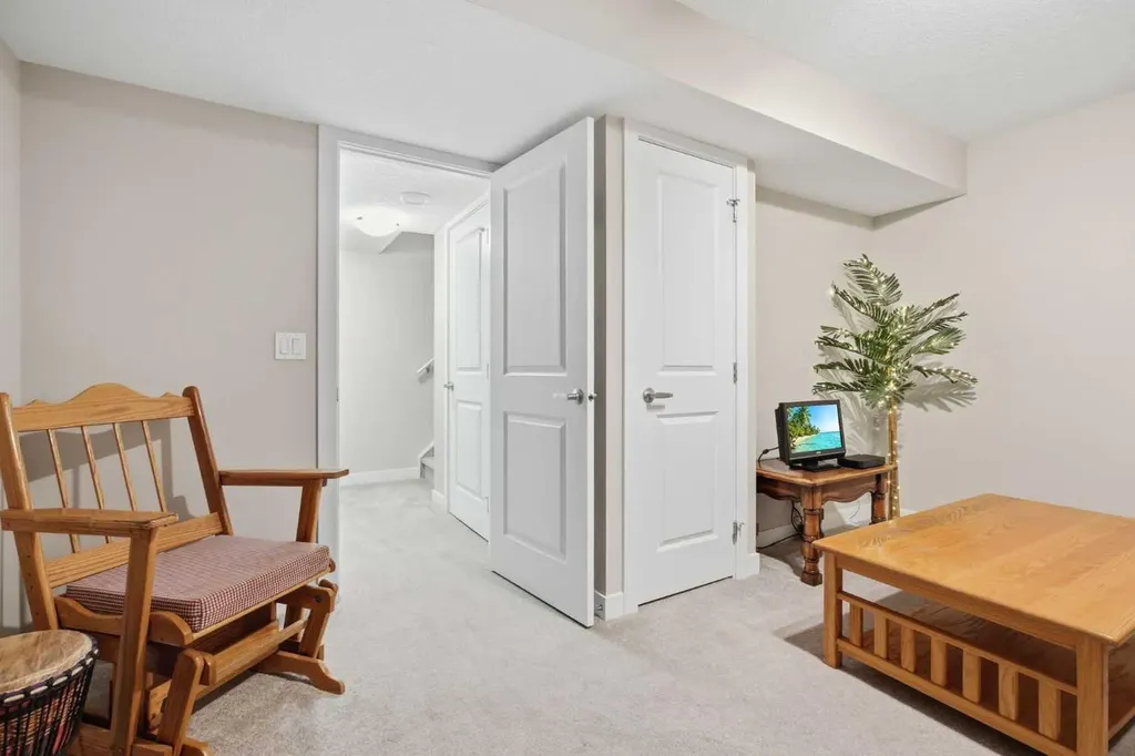 445 Sage Hill Grove NW Calgary AB T3R 0Z8