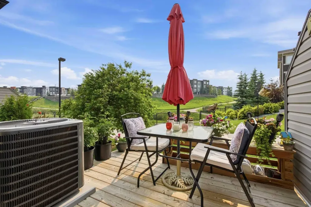 445 Sage Hill Grove NW Calgary AB T3R 0Z8