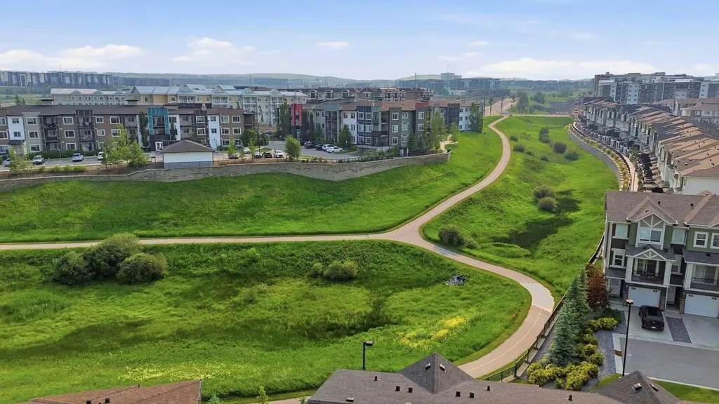445 Sage Hill Grove NW Calgary AB T3R 0Z8