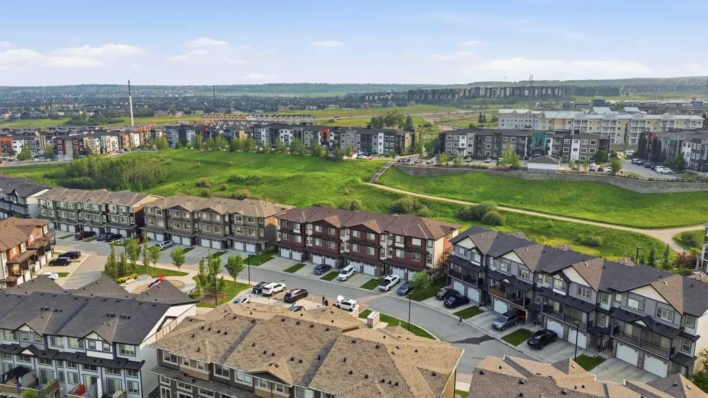 445 Sage Hill Grove NW Calgary AB T3R 0Z8