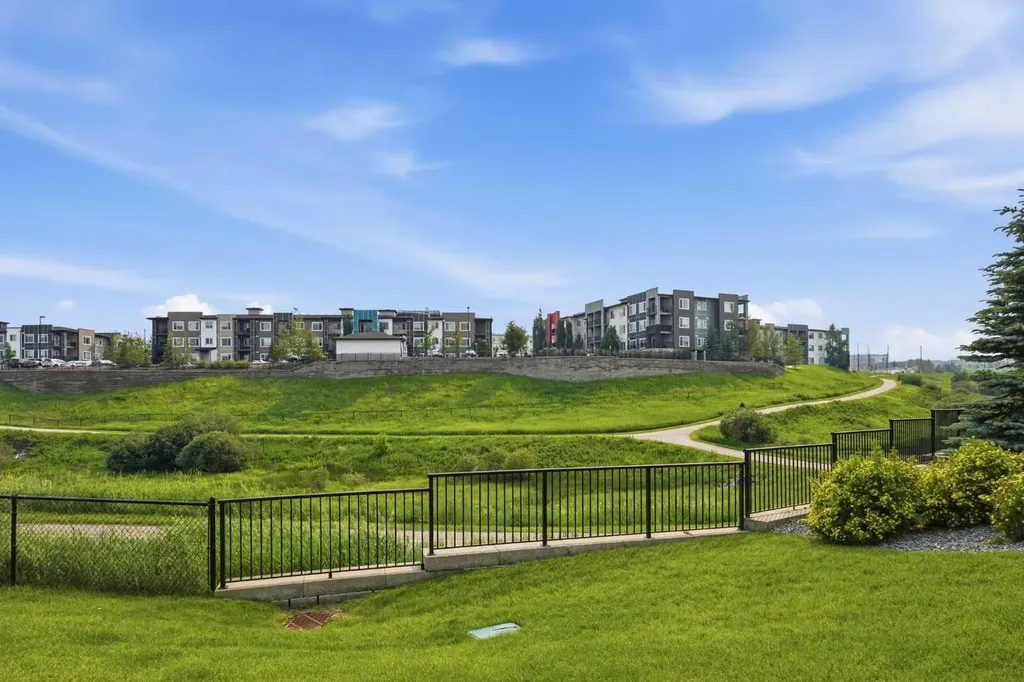 445 Sage Hill Grove NW Calgary AB T3R 0Z8