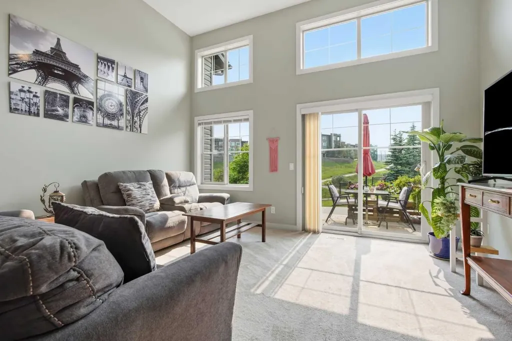 445 Sage Hill Grove NW Calgary AB T3R 0Z8