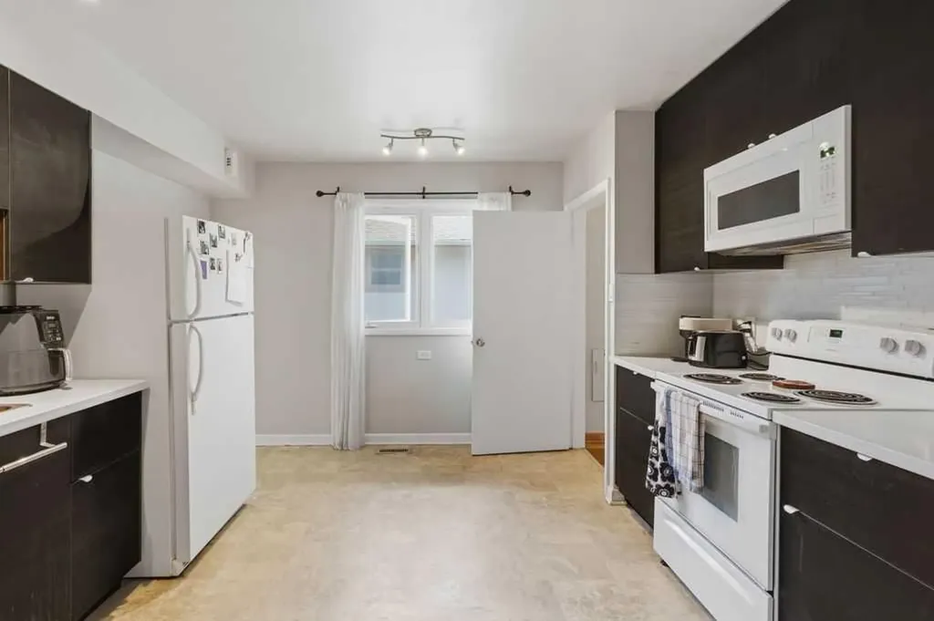 2219 35 Street SW Calgary AB T3E 2X7