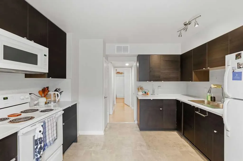 2219 35 Street SW Calgary AB T3E 2X7