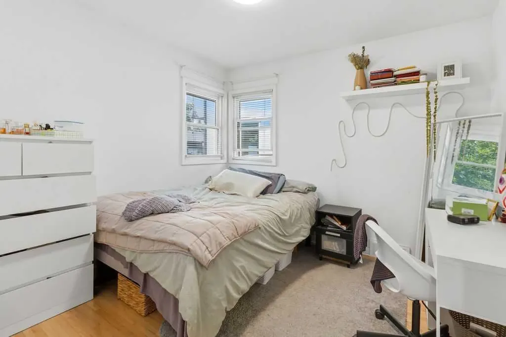2219 35 Street SW Calgary AB T3E 2X7
