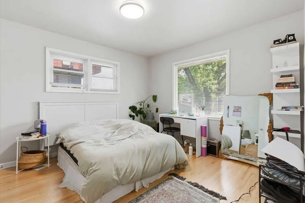 2219 35 Street SW Calgary AB T3E 2X7